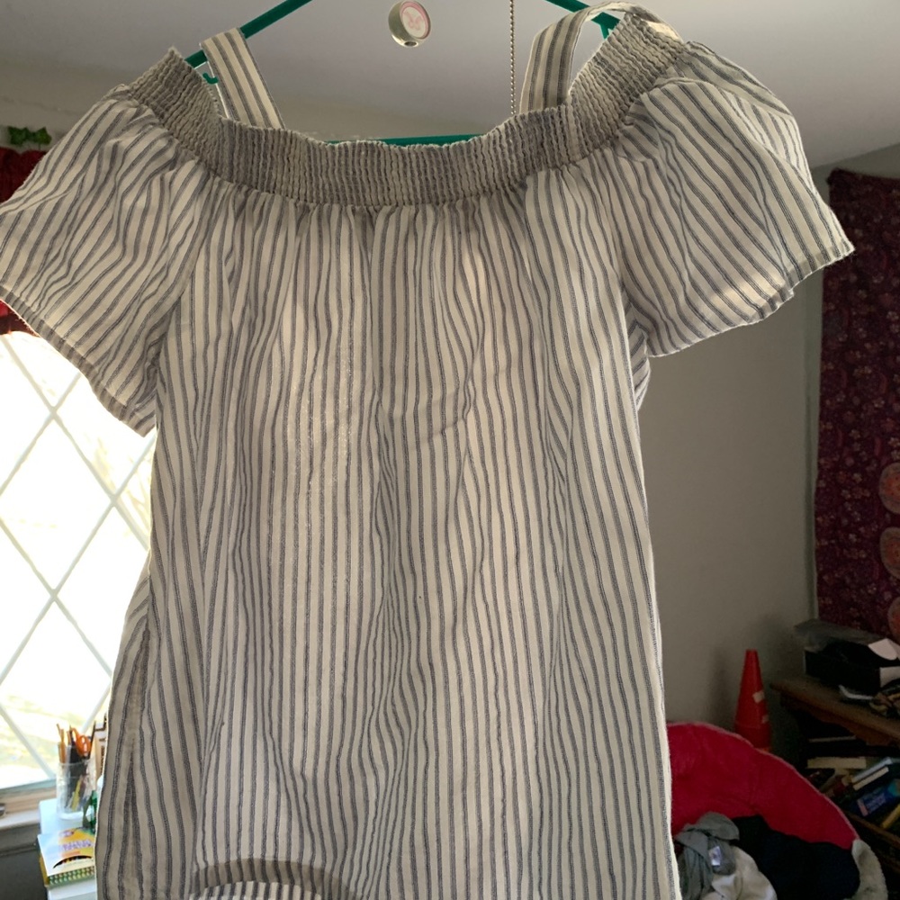 Gap off the shoulder top.